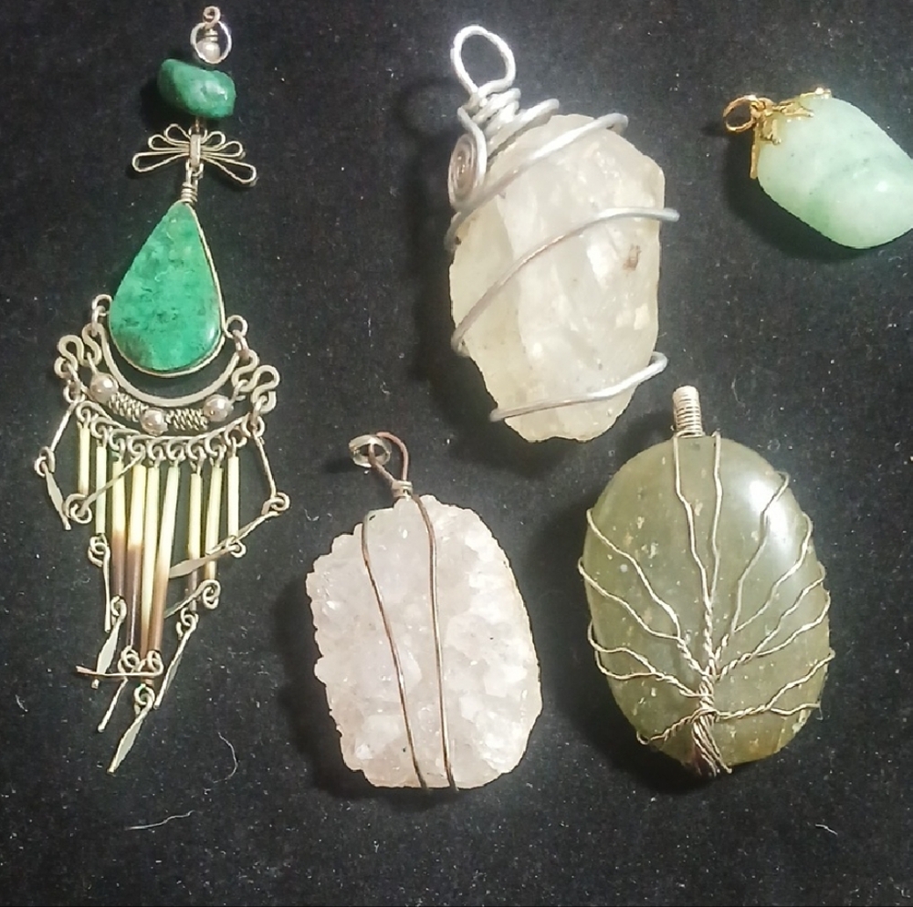 5 PIECES NO CHAINS Semiprecious Crystal And Stone Pendant Lot
